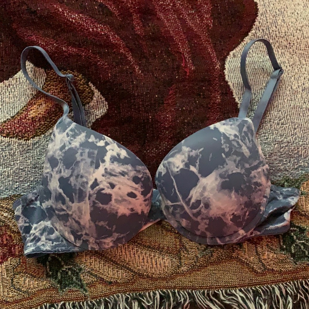 34A Victoria Secret push-up bra